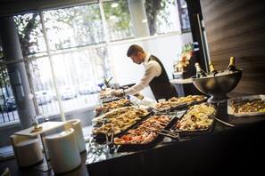 Alimentos y bebidas
