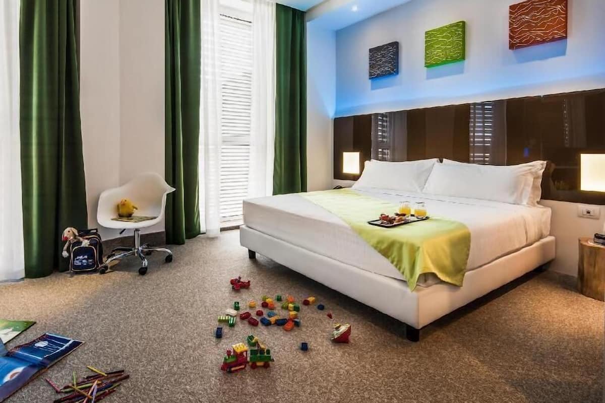 Minibar, coffres-forts dans les chambres, bureau, chambres insonorisées