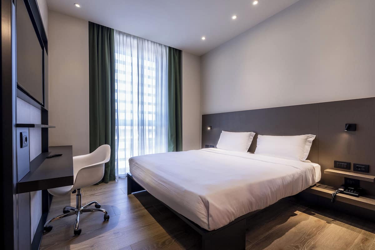 Minibar, in-room safe, desk, soundproofing