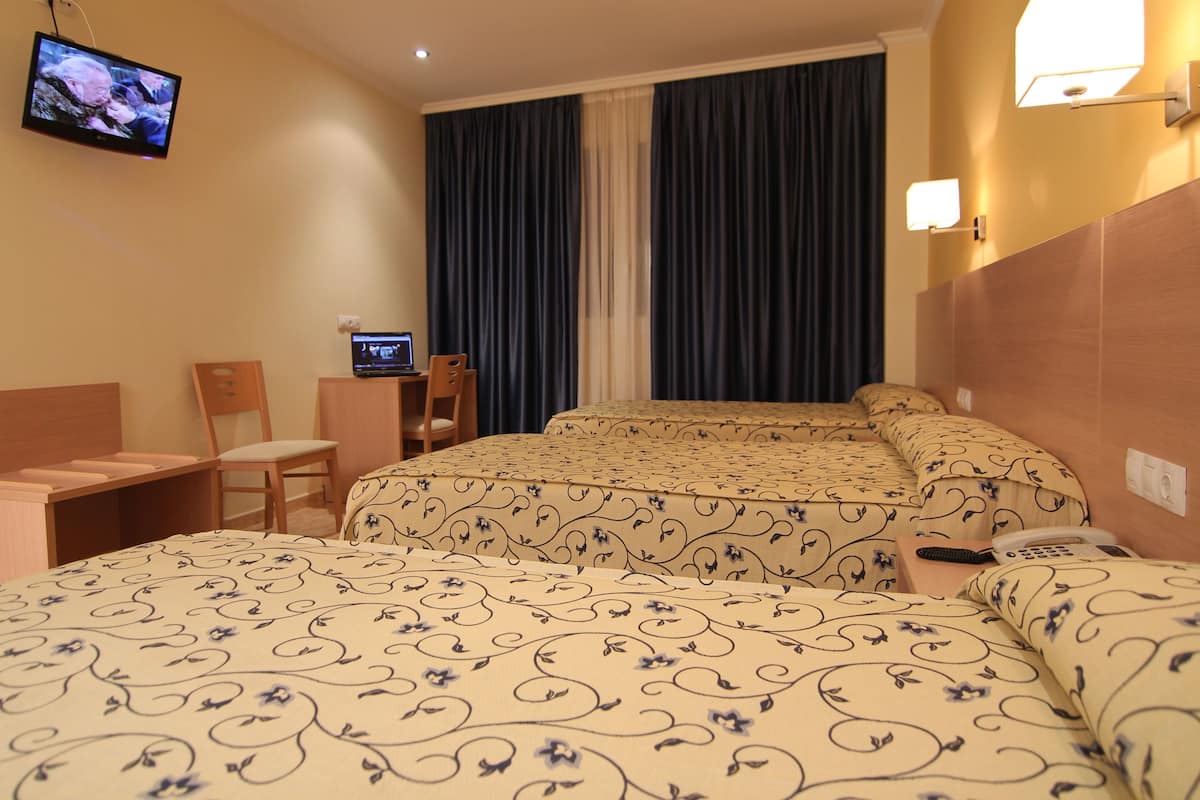 Dreibettzimmer