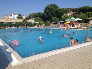 Piscine extérieure (ouverte en saison)