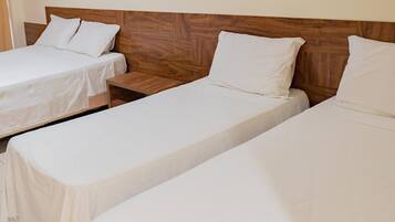 Minibar, coffres-forts dans les chambres, bureau, lits bébé (gratuits)