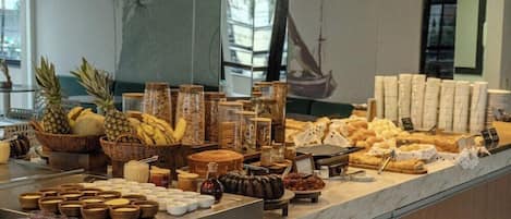 Se sirven desayunos, comidas y cenas