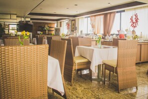 Frühstück, Mittagessen, Abendessen, regionale Küche 