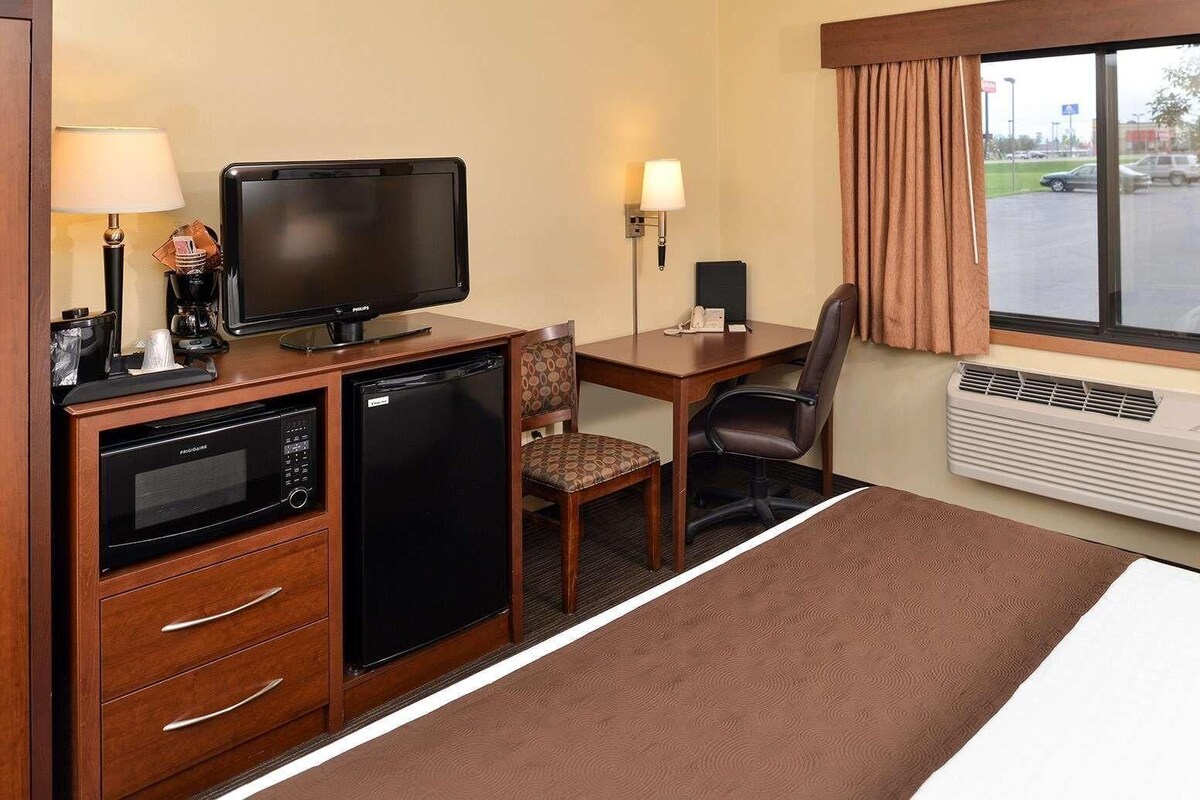 1 kamar tidur, seprai premium, brankas, dan meja kerja