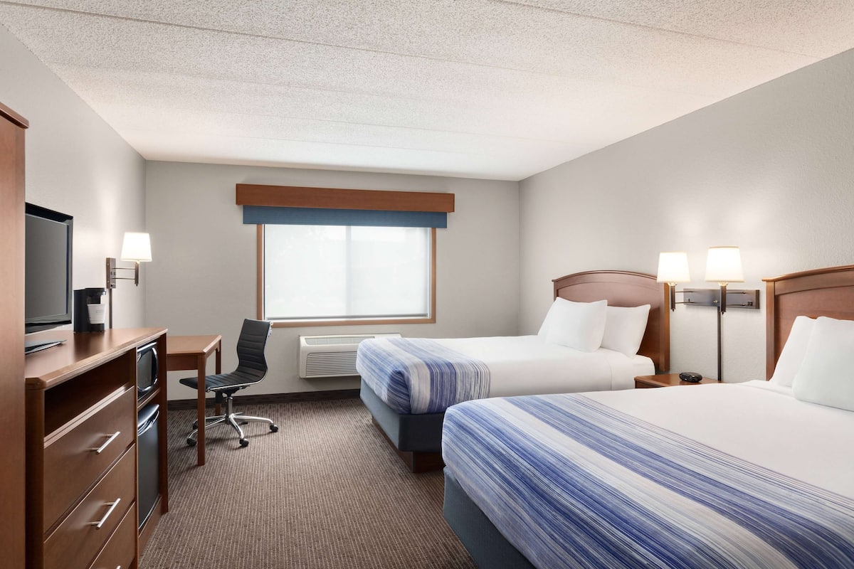 1 bedroom, premium bedding, in-room safe, desk