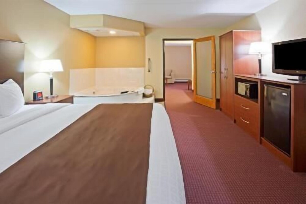 1 kamar tidur, seprai premium, brankas, dan meja kerja