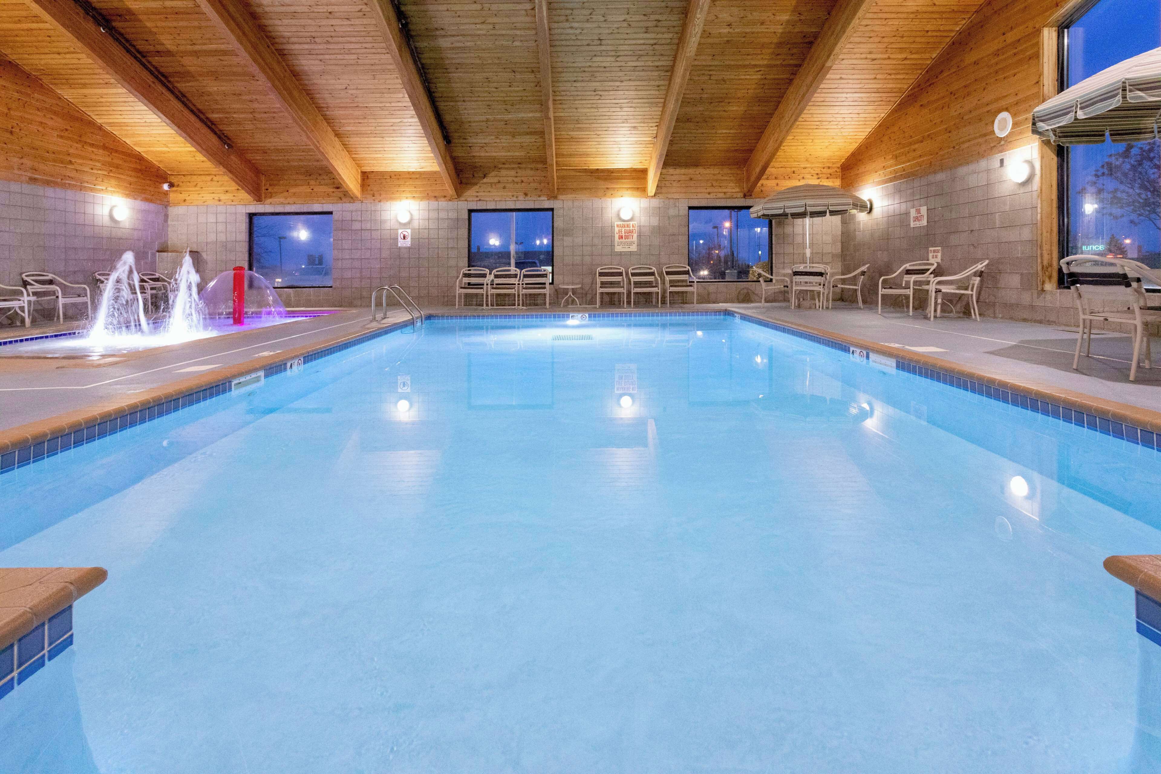 2 indoor pools