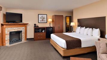 Superior Studio Suite, 1 King Bed, Non Smoking, Hot Tub | 1 bedroom, premium bedding, in-room safe, desk