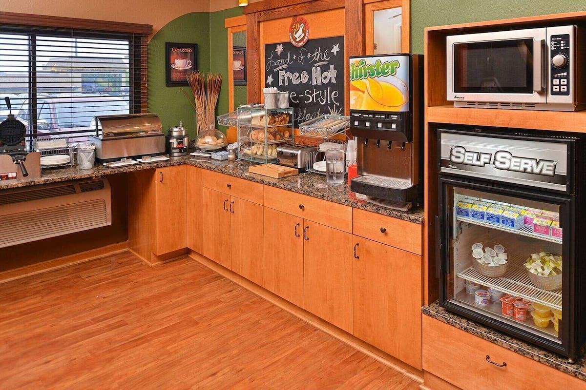 free daily full breakfast