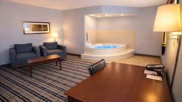 Superior Studio Suite, 1 King Bed, Non Smoking, Hot Tub | 1 bedroom, premium bedding, in-room safe, desk