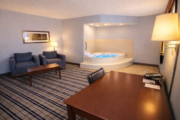 Studiosuite – superior, 1 kingsize-seng, ikke-røyk, spabadekar | 1 soverom, sengetøy av topp kvalitet, safe på rommet og skrivebord