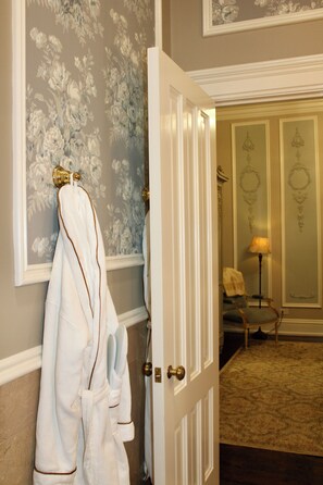 Luxury Suite