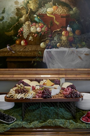 Snack bar - The Wheeler Mansion (Chicago)
