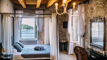 Premium Room, City View | Egyptian cotton sheets, premium bedding, Select Comfort beds, minibar