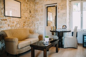 Premium Room, City View | Egyptian cotton sheets, premium bedding, Select Comfort beds, minibar - Villa Allure of Dubrovnik (Dubrovnik)