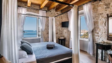 Premium Room, City View | Egyptian cotton sheets, premium bedding, Select Comfort beds, minibar