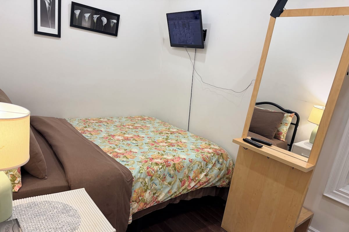 Deluxe tweepersoonskamer, 1 queensize bed, gedeelde badkamer | Kameruitzicht