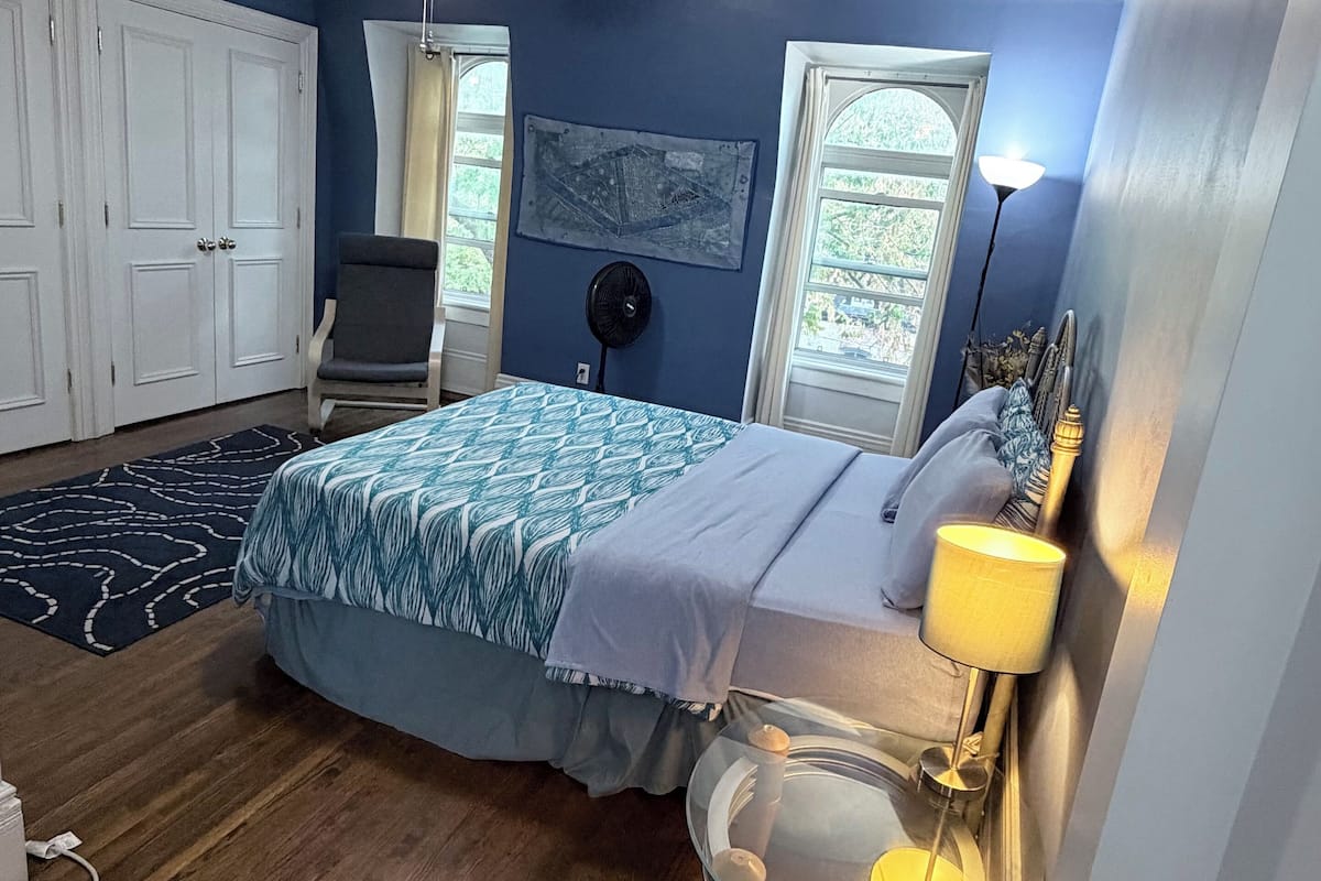 Luxe suite, 1 queensize bed, en-suite badkamer | Luxe beddengoed, individueel gedecoreerd, individueel gemeubileerd