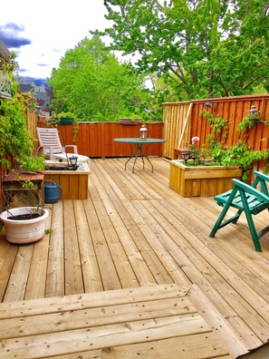 Luksussviitti, 1 keskisuuri parisänky, kylpyhuone makuuhuoneen yhteydessä | Terassi/patio