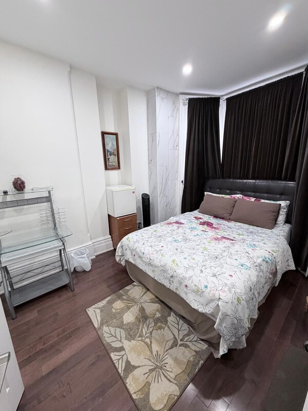 Comfy Guest House - Toronto
