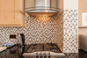 Apartment, 2 Bedrooms (Penthouse) | Private kitchen | Fridge, microwave, oven, cookware/dishes/utensils - London Serviced Apartments (London)