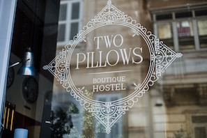 Front of property - Two Pillows Boutique Hostel (Sliema)