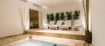 Two Pillows Boutique Hostel