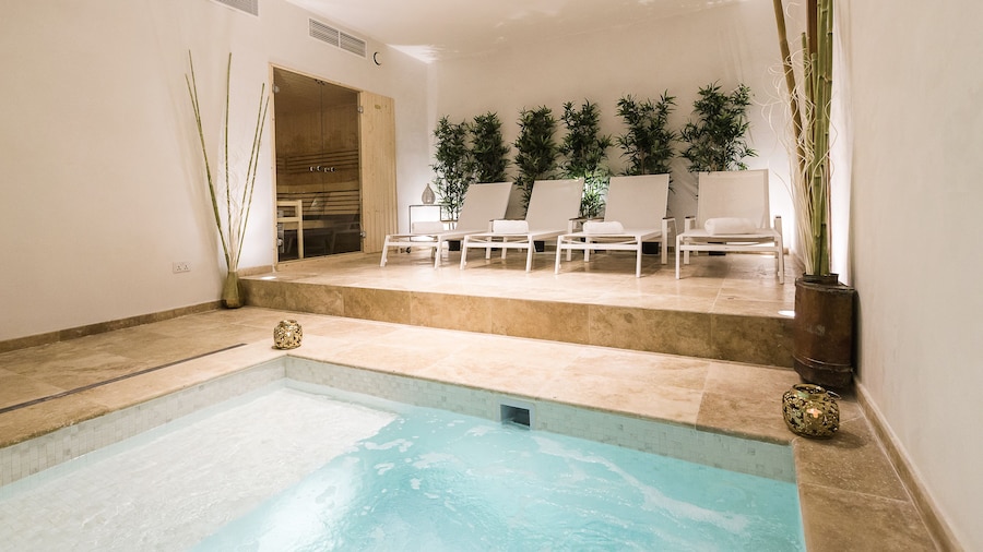 Two Pillows Boutique Hostel