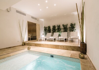 Two Pillows Boutique Hostel