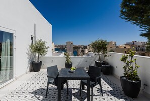 View from room - Two Pillows Boutique Hostel (Sliema)