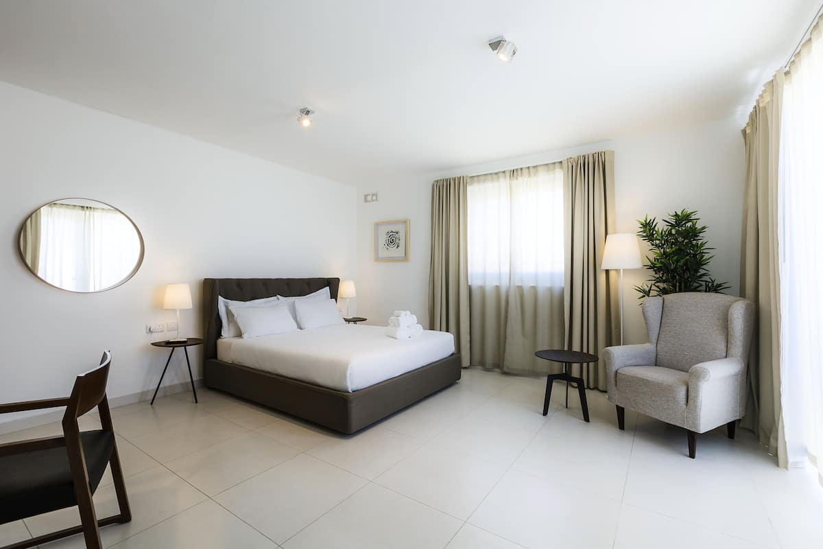 Luxury Penthouse, 1 Queen Bed, Terrace, Partial Sea View | Minibar, in-room safe, blackout drapes, soundproofing