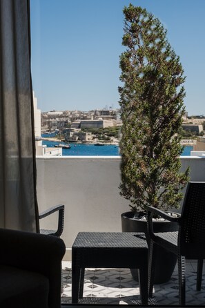 View from room - Two Pillows Boutique Hostel (Sliema)