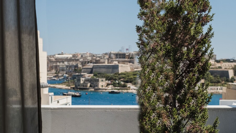 Two Pillows Boutique Hostel