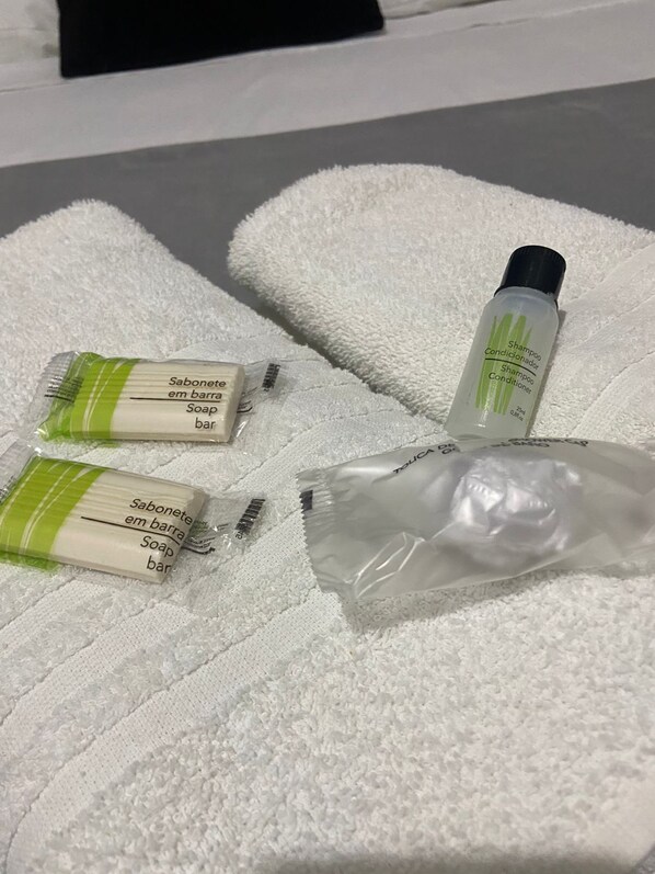 Toiletries on a white towel. - Pousada São Jorge (Bonito)
