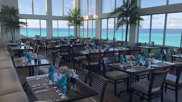 3 restaurants; breakfast, lunch, and dinner served