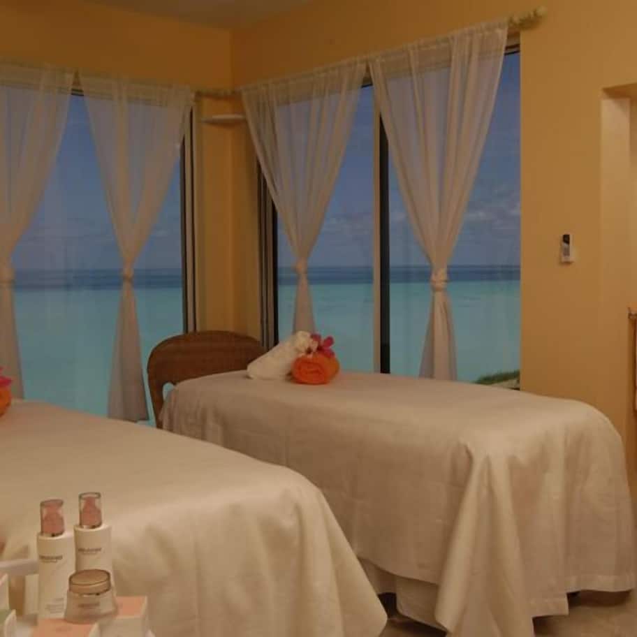Couples treatment rooms, body treatments, hot stone massages
