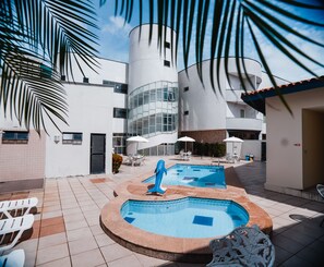 Außenpool, Liegestühle