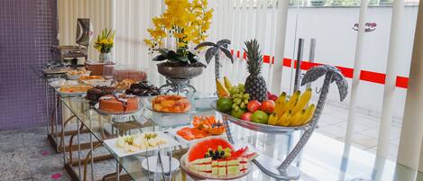 Free daily buffet breakfast