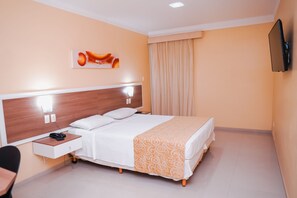 ห้องสแตนดาร์ดดับเบิล, เตียงใหญ่ 1 เตียง | มินิบาร์, ตู้นิรภัยในห้องพัก, โต๊ะทำงาน, ผ้าม่านกันแสง