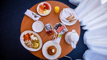 Café da manhã com buffet todos os dias mediante uma taxa