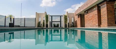 Piscine extérieure (ouverte en saison)