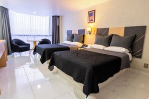 テンピュール、セーフティボックス (室内)、デスク、遮光カーテン