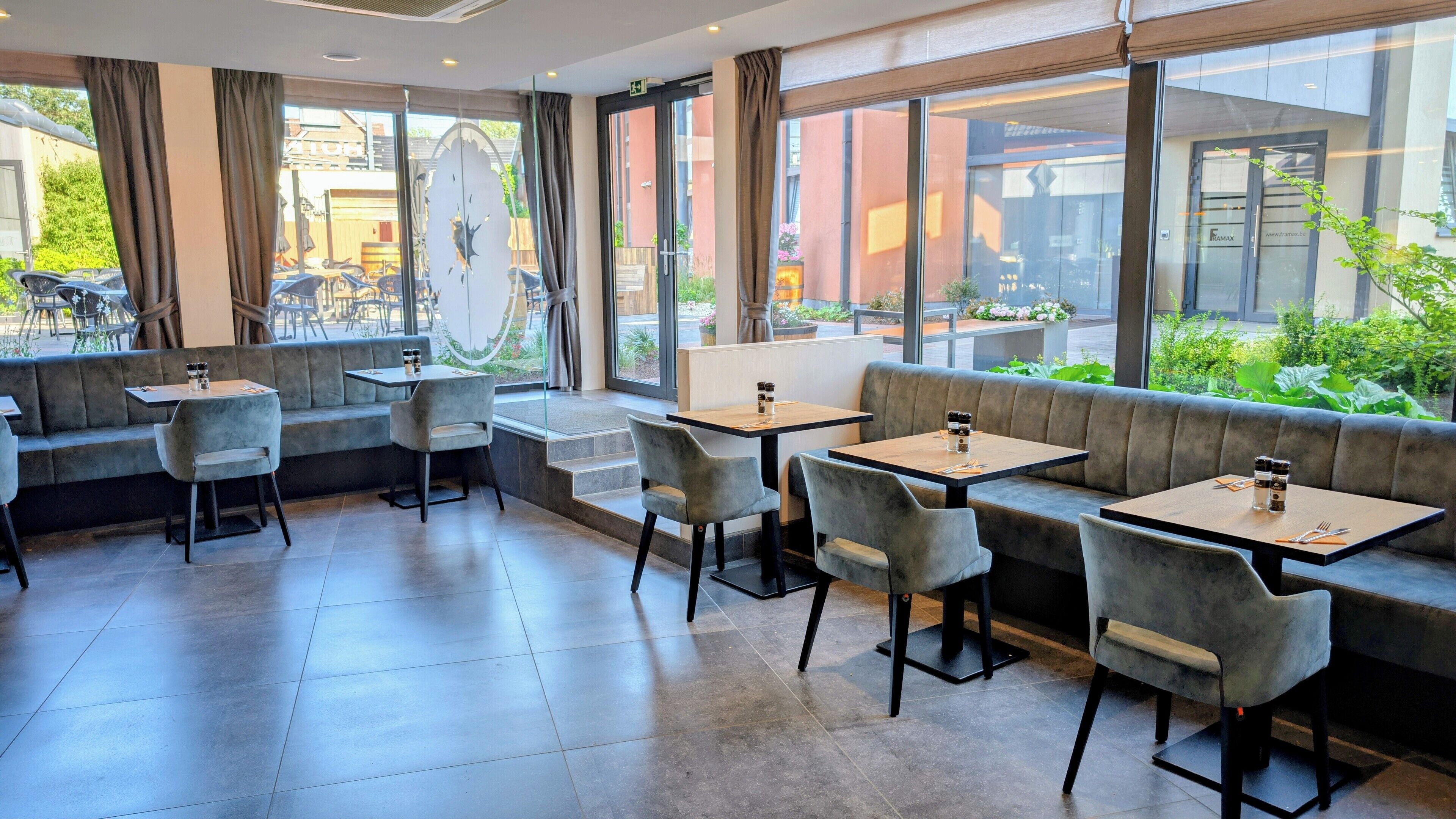 Daily full breakfast (EUR 18 per person)