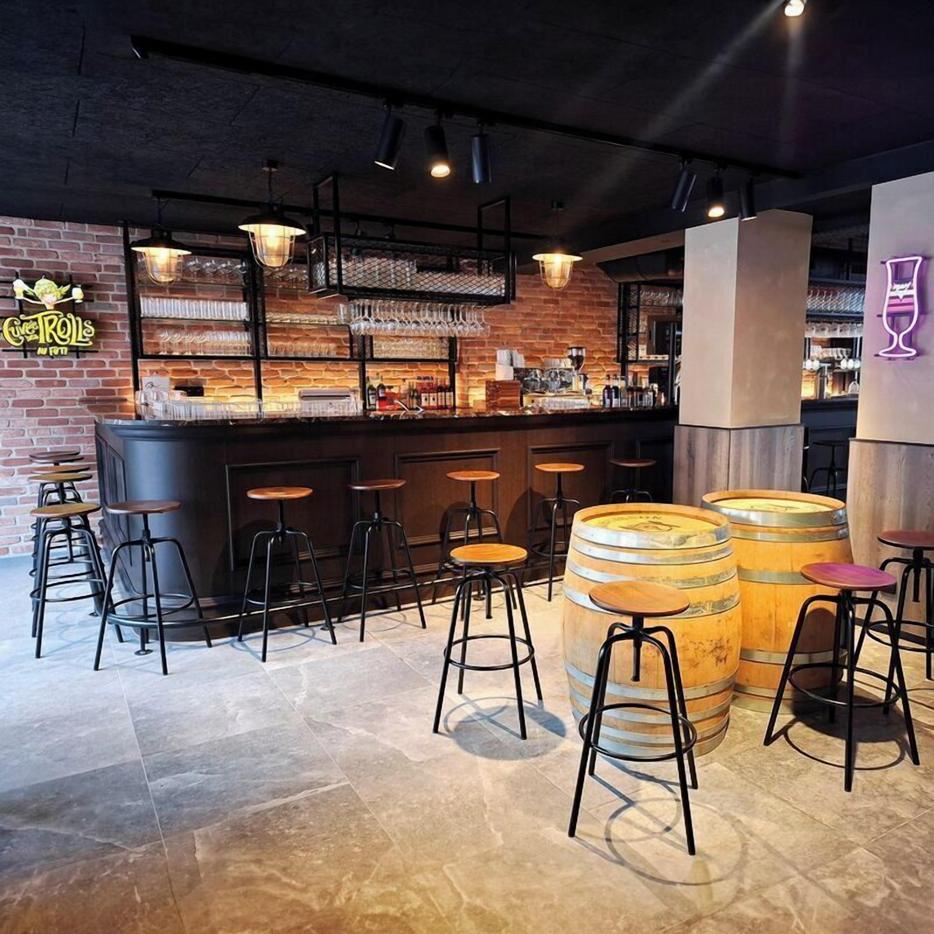 lunch and dinner served