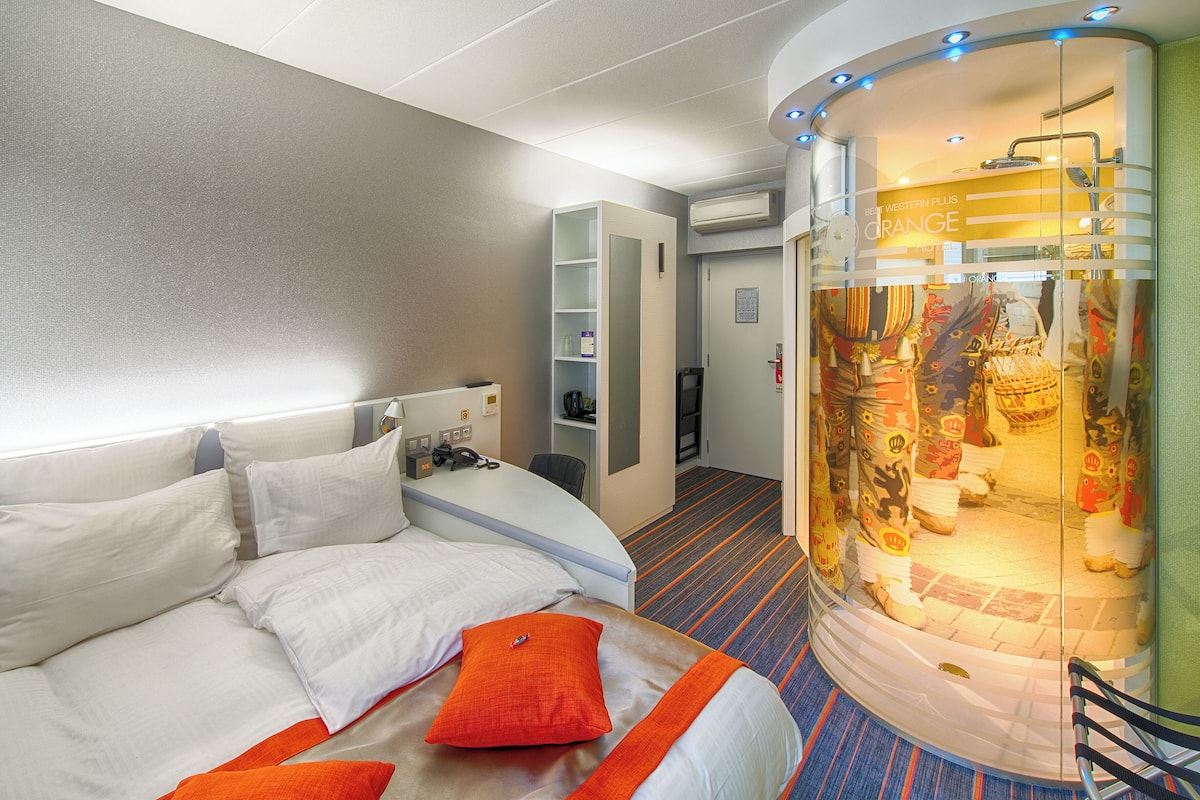 Cocoon Room | Peralatan tempat tidur premium, tilam berlapik, peti besi dalam bilik 