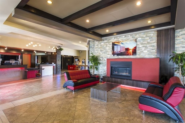 Lobby - Ramada by Wyndham Edmonton Yellowhead NW (Edmonton)