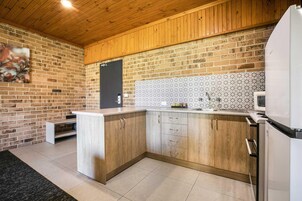 Zimmer | Eigene Kochnische | Kühlschrank, Mikrowelle, Wasserkocher, Toaster