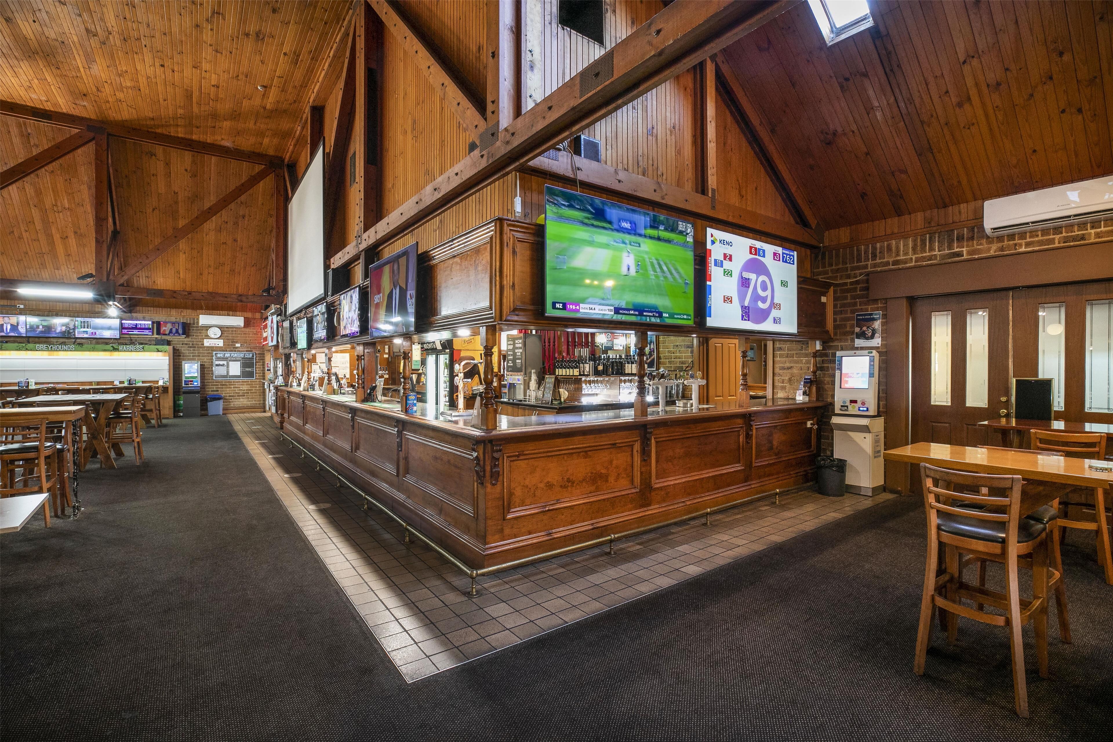 3 bars/lounges, sports bar, lobby lounge