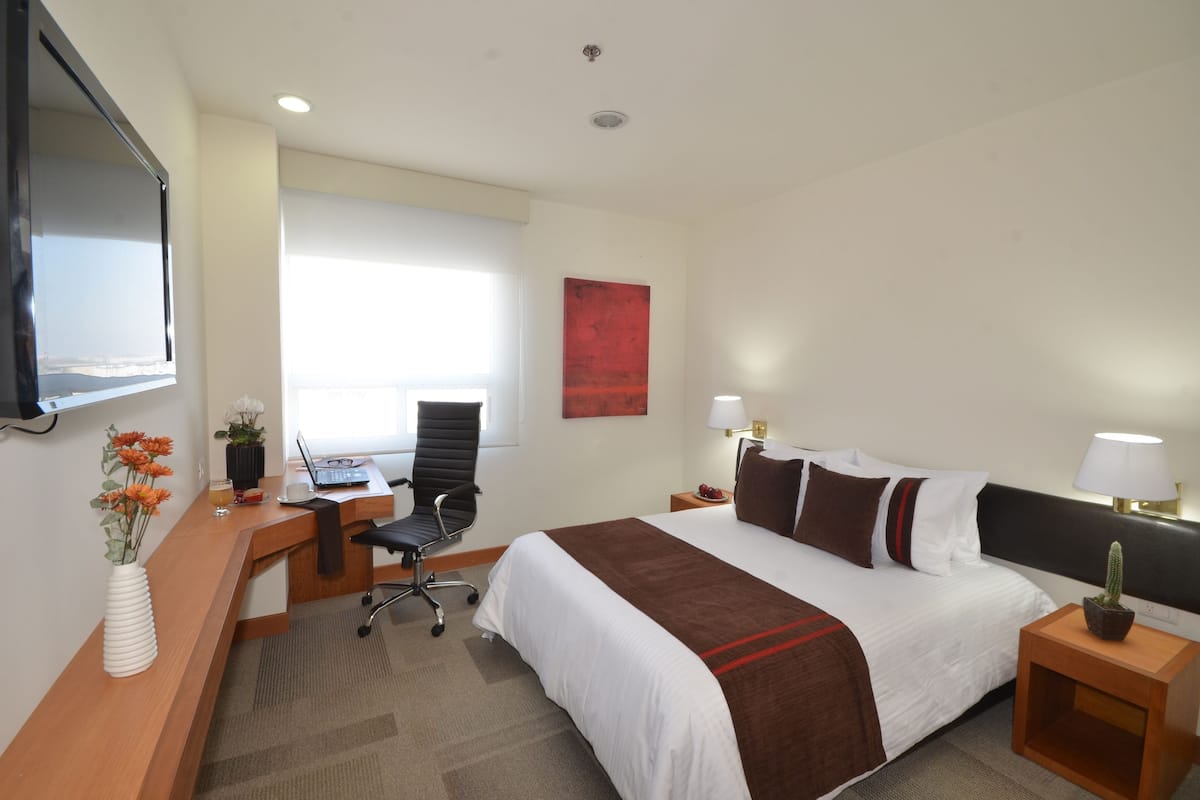 In-room safe, desk, iron/ironing board, free WiFi